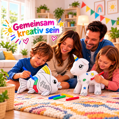 Familie malt gemeinsam Kuscheltiere an: Einhorn und Fisch und bunte Filzstifte