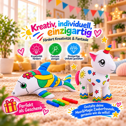 Bunt bemalte Kuscheltiere Einhorn und Delphin mit Filzstiften, Hinweise auf Kreativität, Fantasie und Geschenkidee